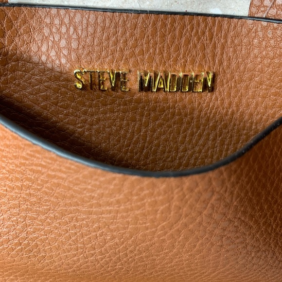 SOLD!!!NWT Bundle of 2 Steve Madden B
Parker shoulder bags - Picture 2 of 16